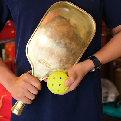 Vợt PickleBall Bằng Đồng Vàng Đúc Thủ Công Tỉ Lệ 1:1