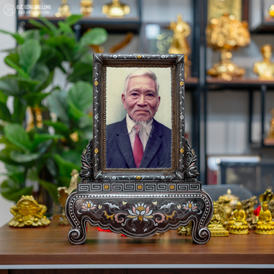 Khung Ảnh Thờ Bằng Đồng Đỏ Khảm Ngũ Sắc Vàng Bạc Cao 52Cm