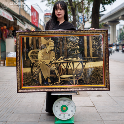 Tranh Khắc Bác Hồ Ngồi Làm Việc Bằng Đồng Khung Composite Khổ 1m2 x 80cm